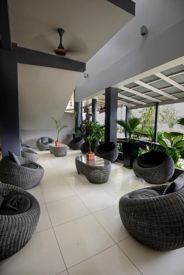 Gazelle International Hotel Kokopo Extérieur photo